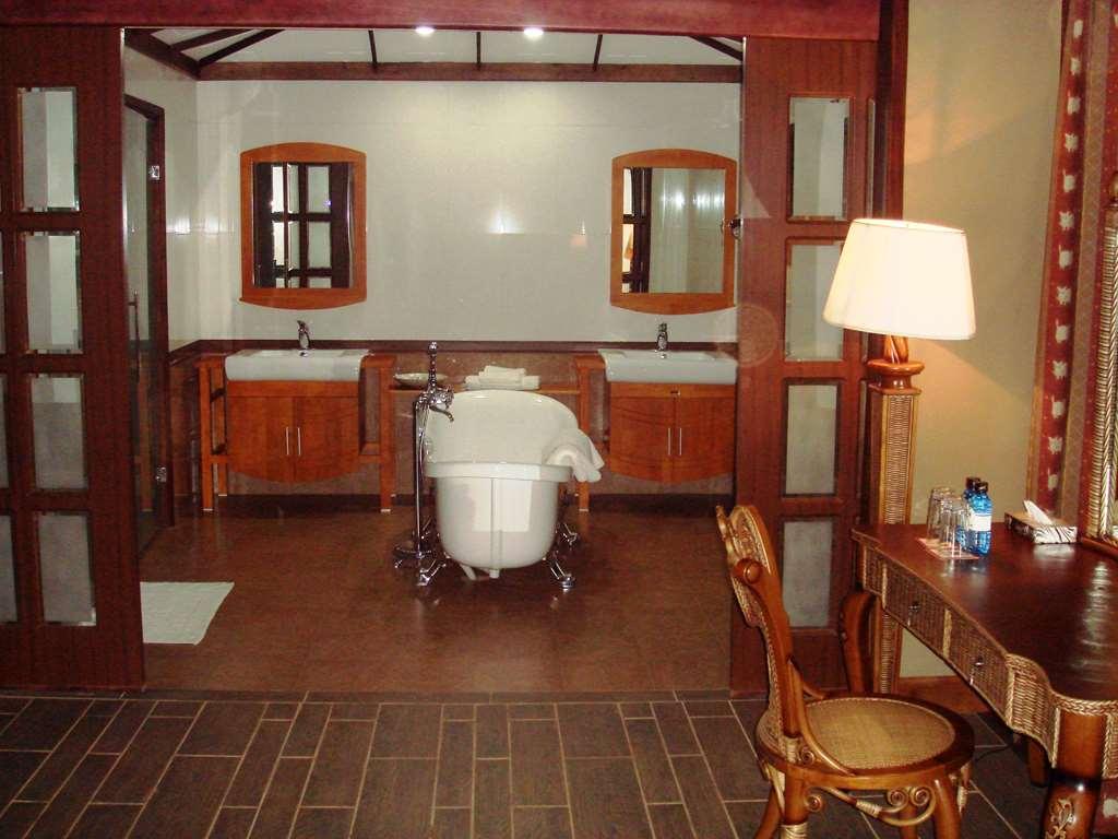Kilima Safari Camp Hotel Oloitokitok Стая снимка